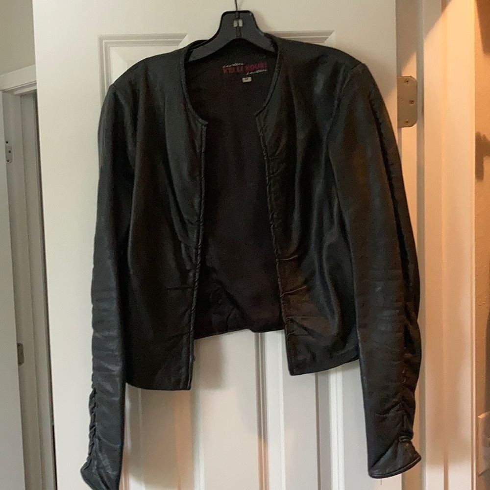 Black leather ruching detail!